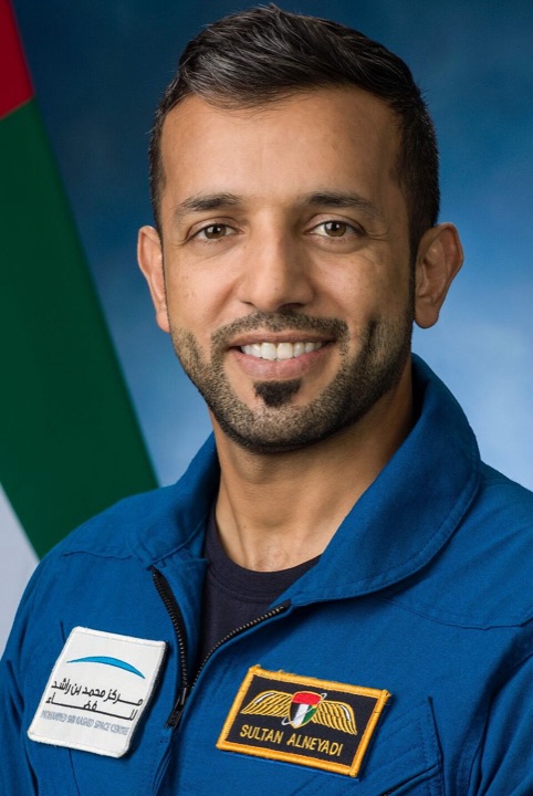 Portrait officiel de Sultan Al Neyadi en combinaison